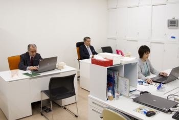 校友会 事務室